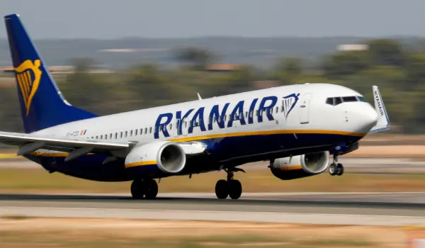Ryanair posts 369 million annual loss 